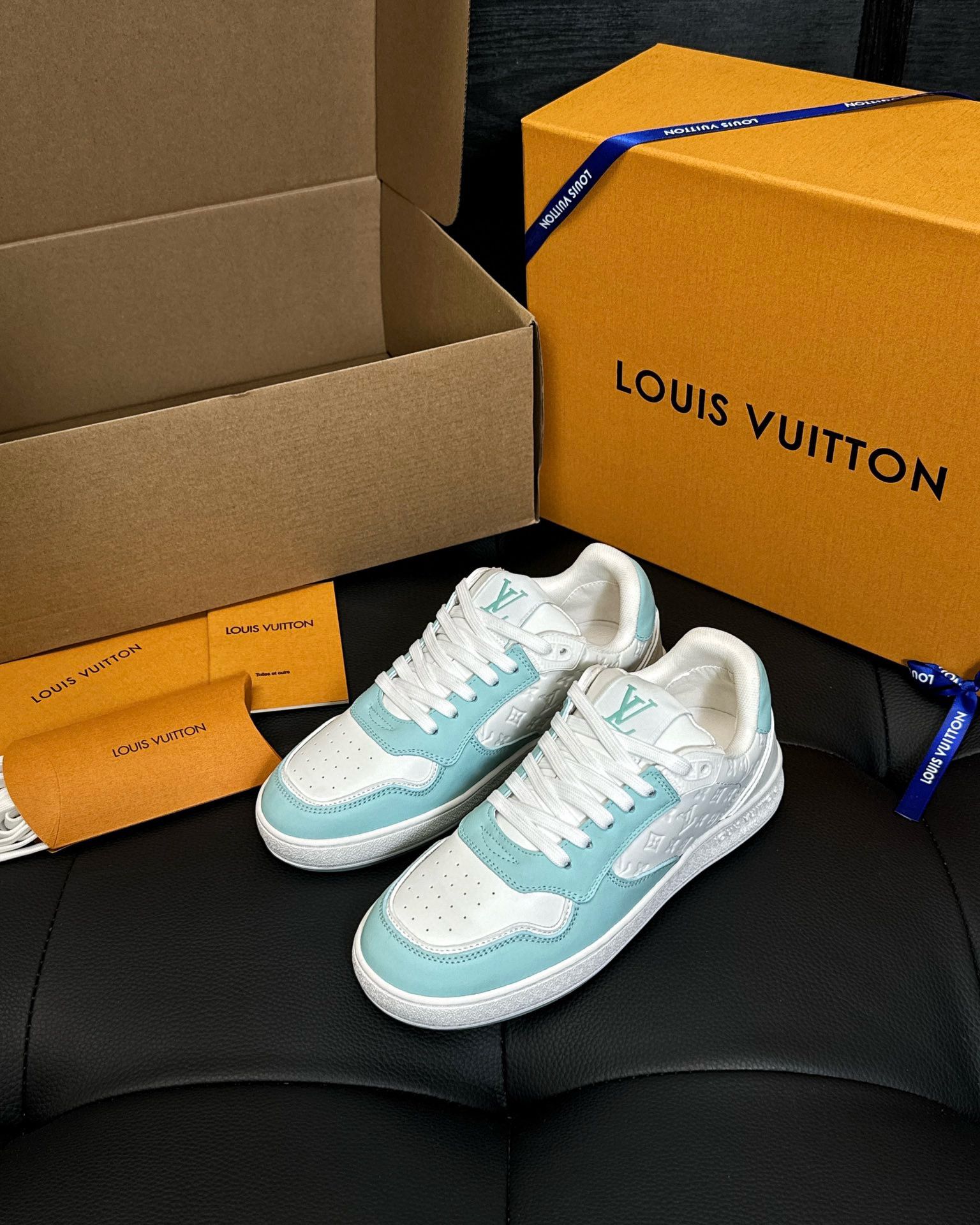 Louis Vuitton Sneaker – LSVT1377