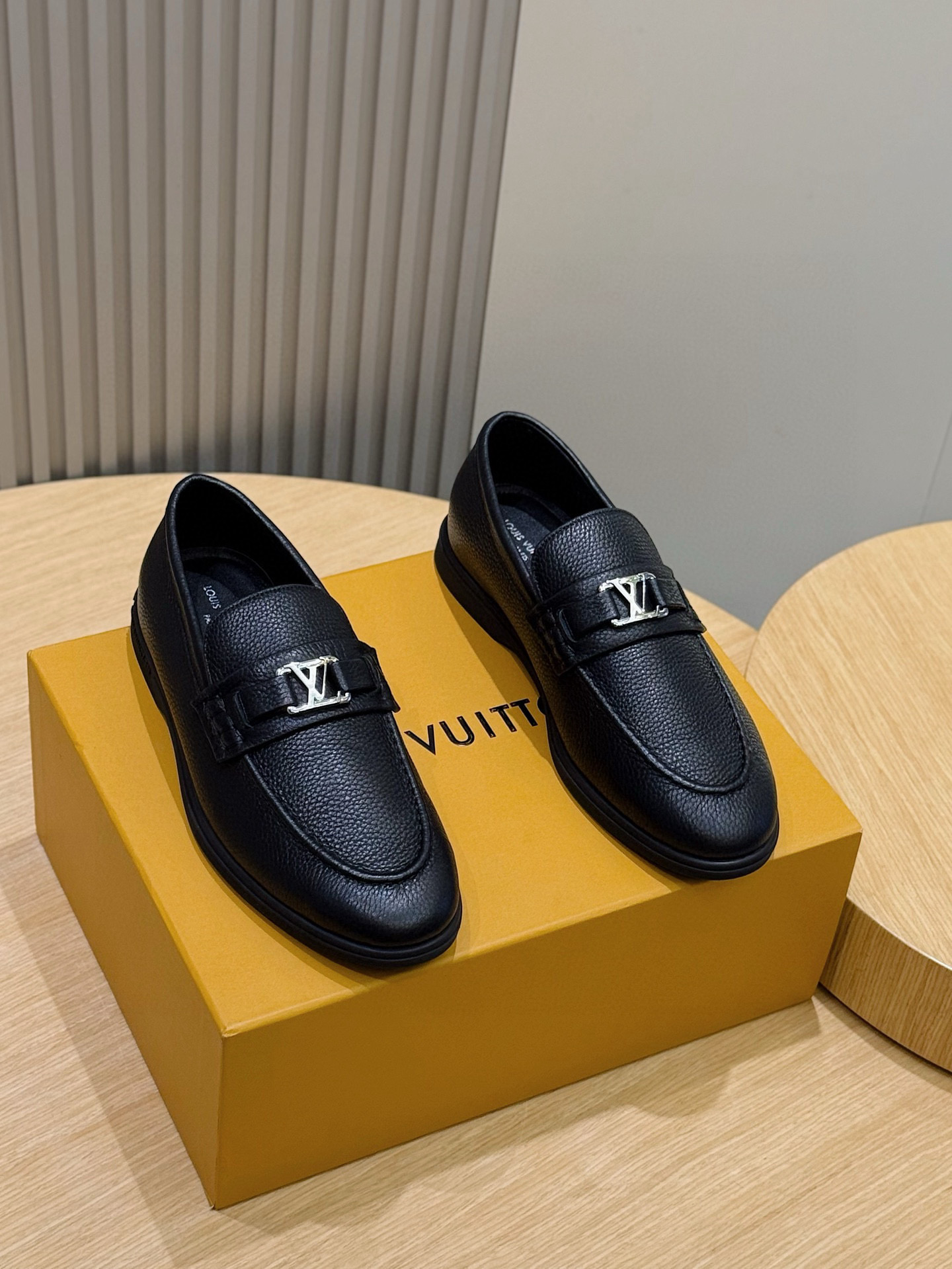 Louis Vuitton Loafer – LSVT1474