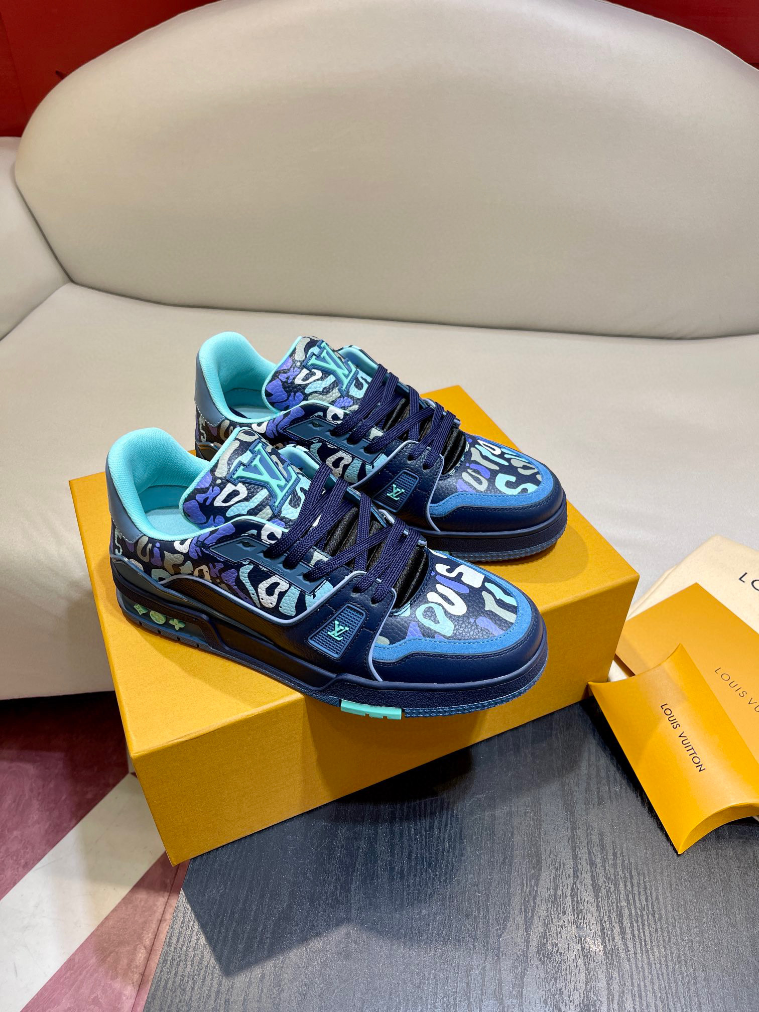 Louis Vuitton Sneaker – LSVT1227