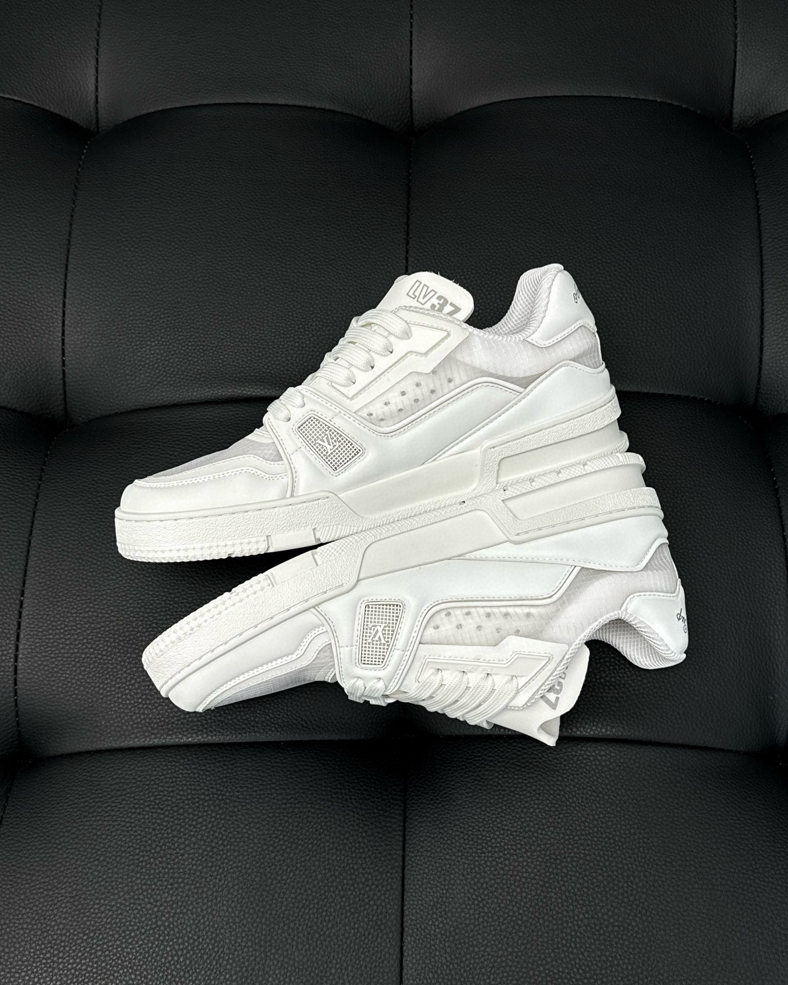 Louis Vuitton Sneaker – LSVT1390