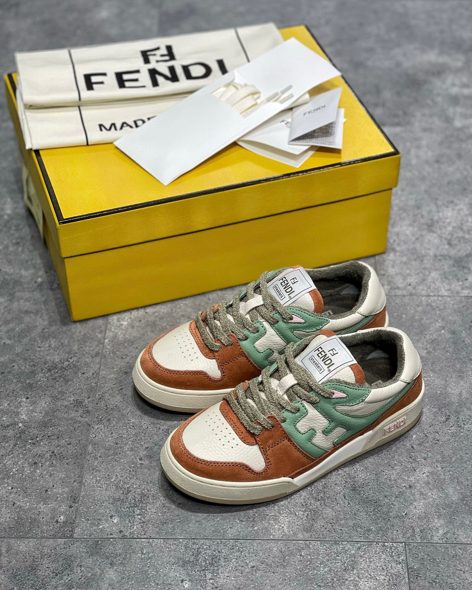 Fendi Sneaker – FEND1066