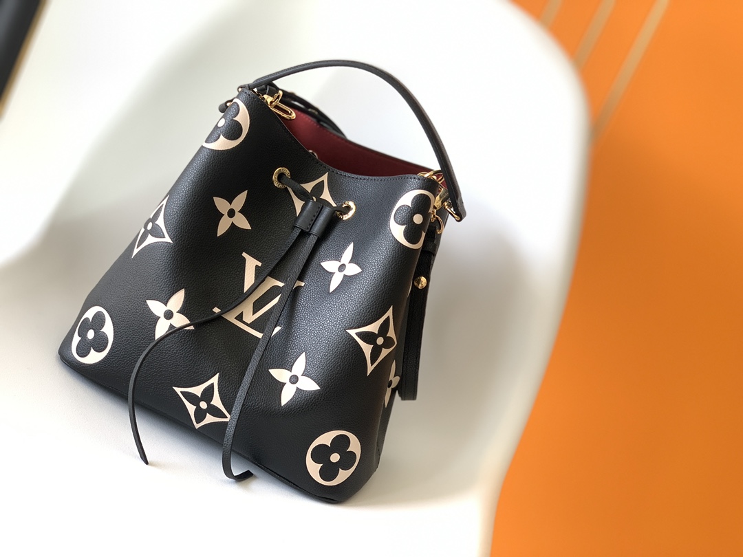 Louis Vuitton Shoulder Bag – LVSH1071