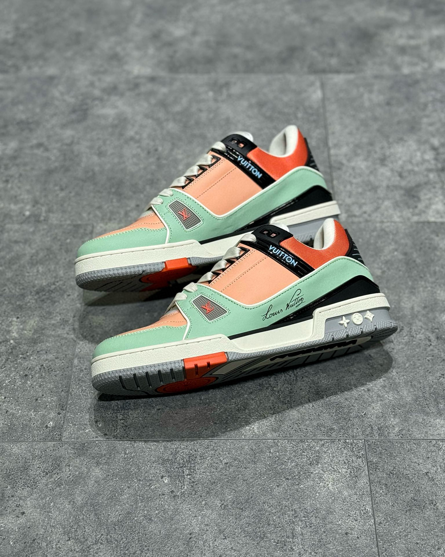 Louis Vuitton Sneaker – LSVT1327