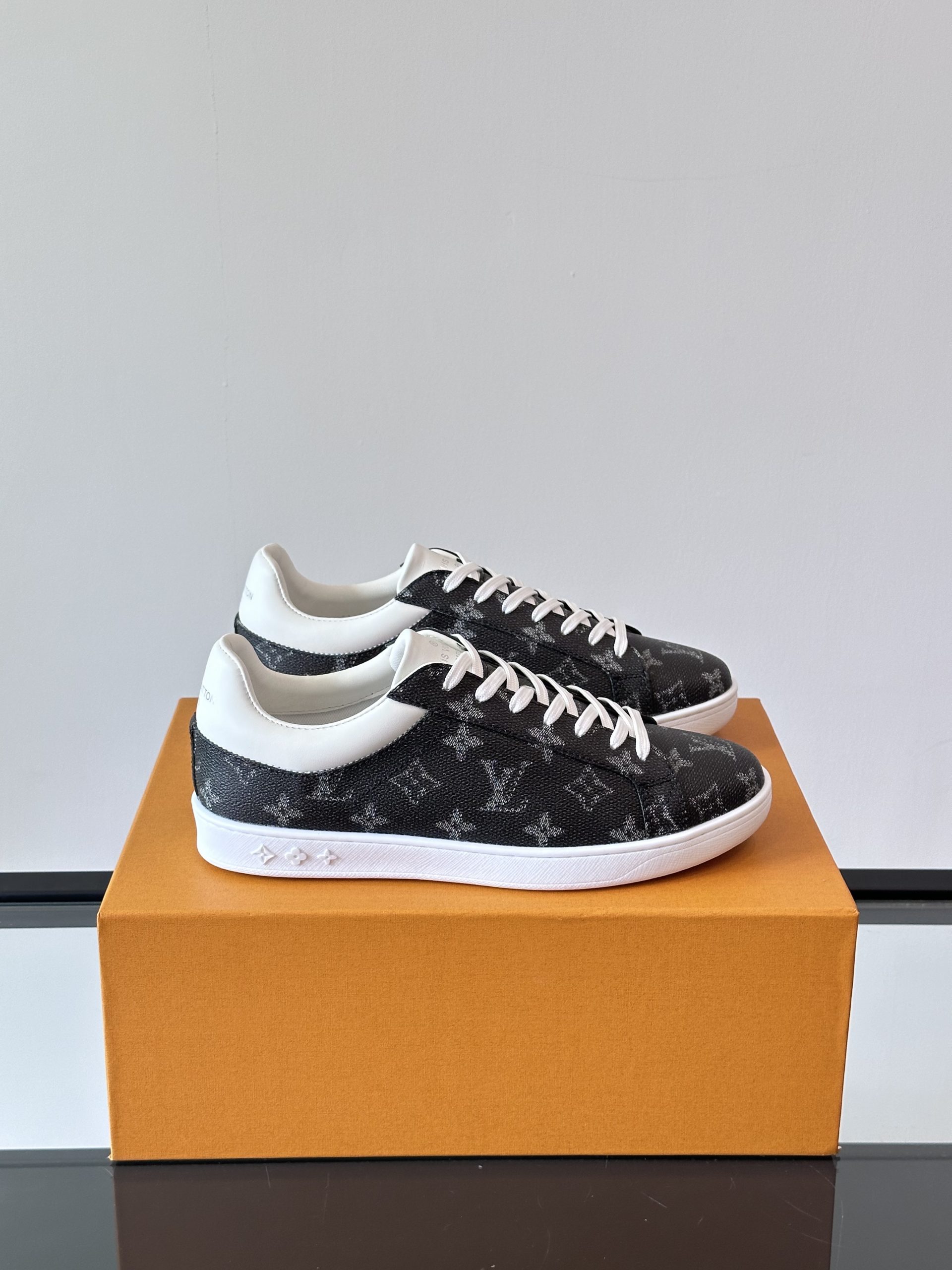Louis Vuitton Sneaker – LSVT1452