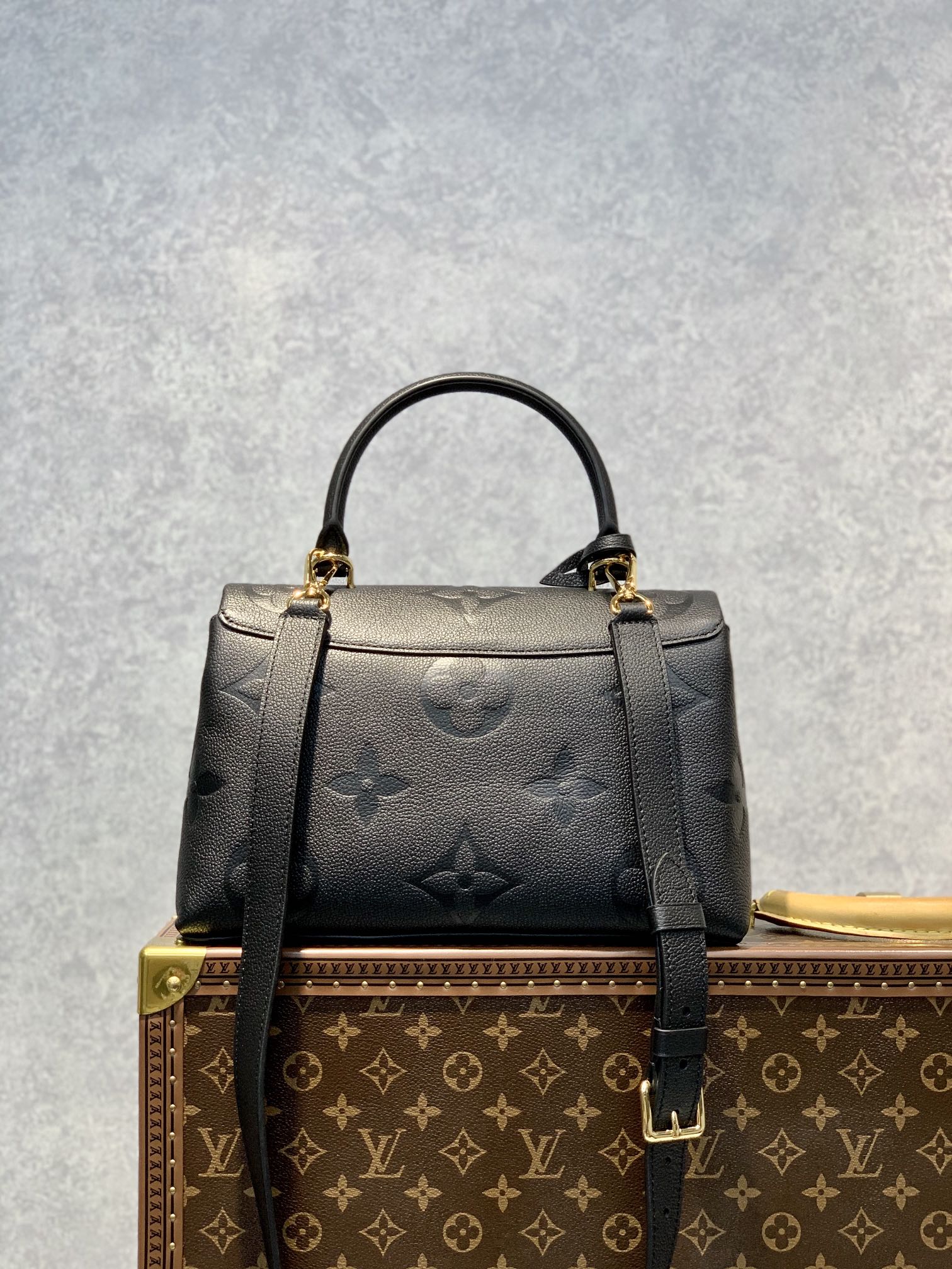 Louis Vuitton Shoulder Bag – LVSH1200
