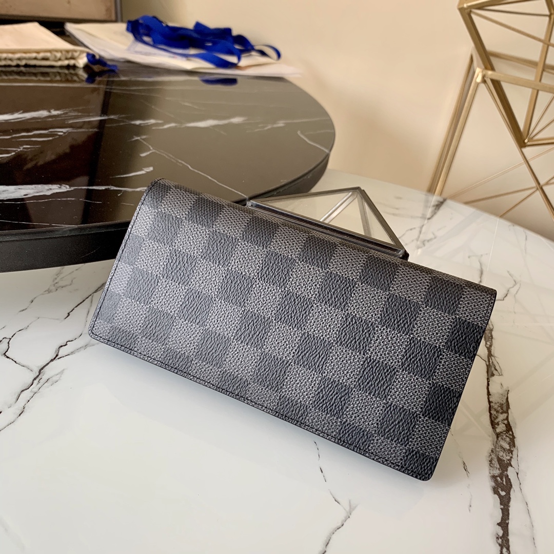 Louis Vuitton Wallet – MWLT1032