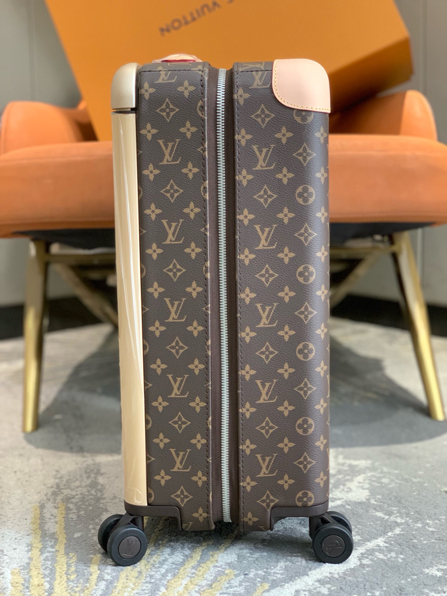Louis Vuitton Suitcase – BGSC1006