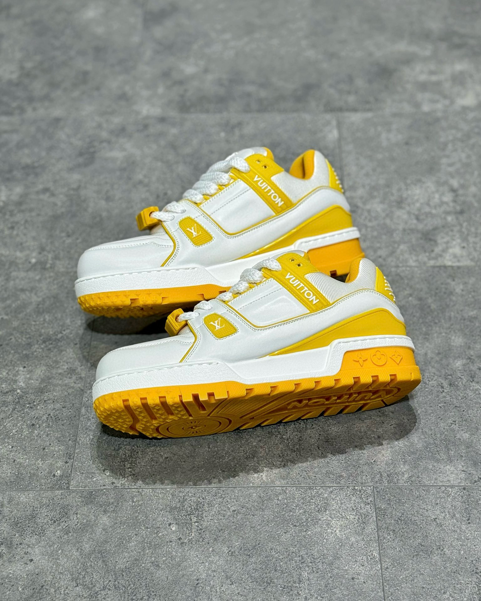 Louis Vuitton Sneaker – LSVT1400