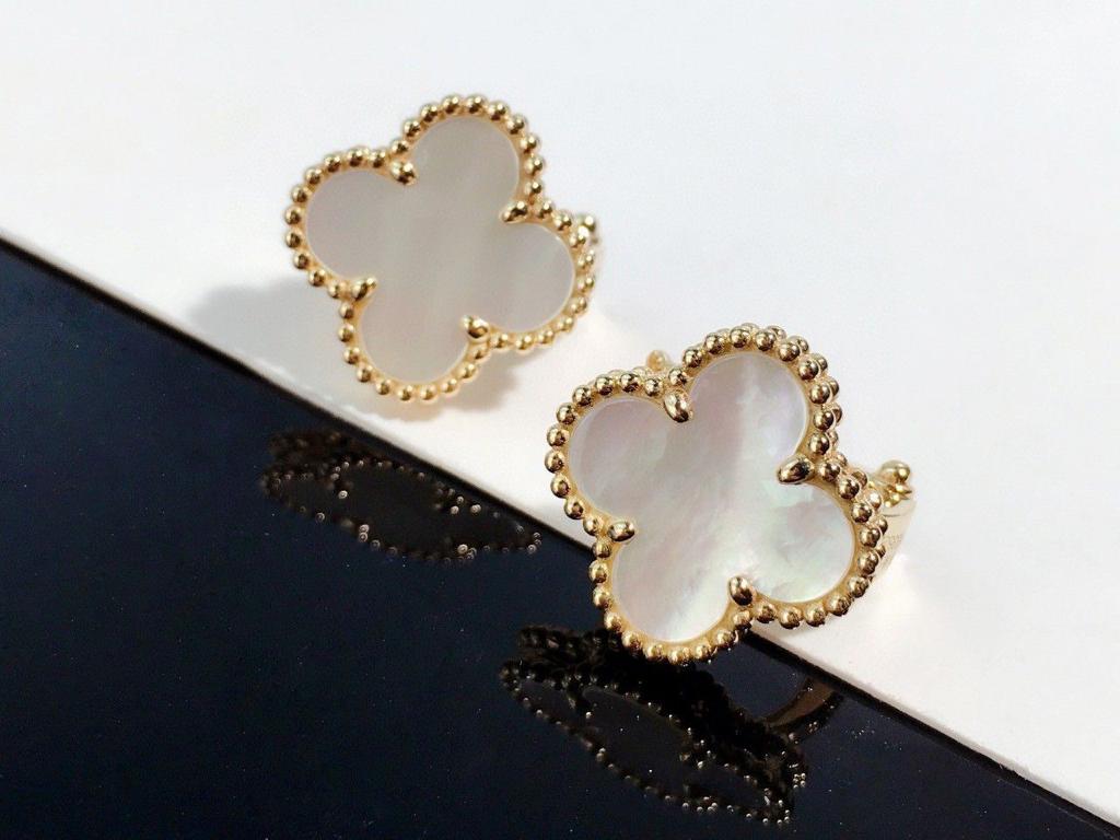Van Cleef & Arpels Earrings – JWWM1039