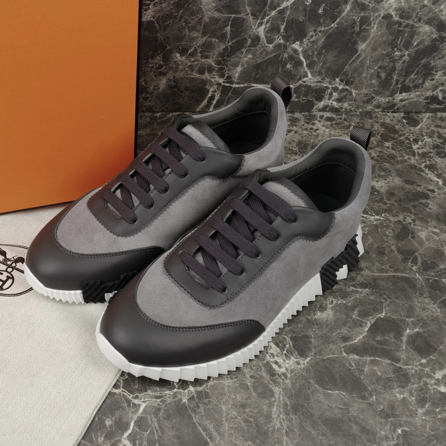 Hermes Sneaker – HRMS1065
