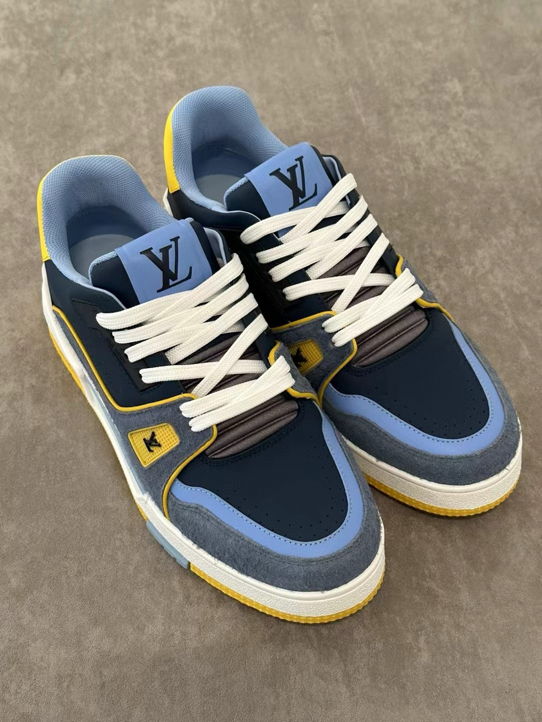 Louis Vuitton Sneaker – LSVT1496