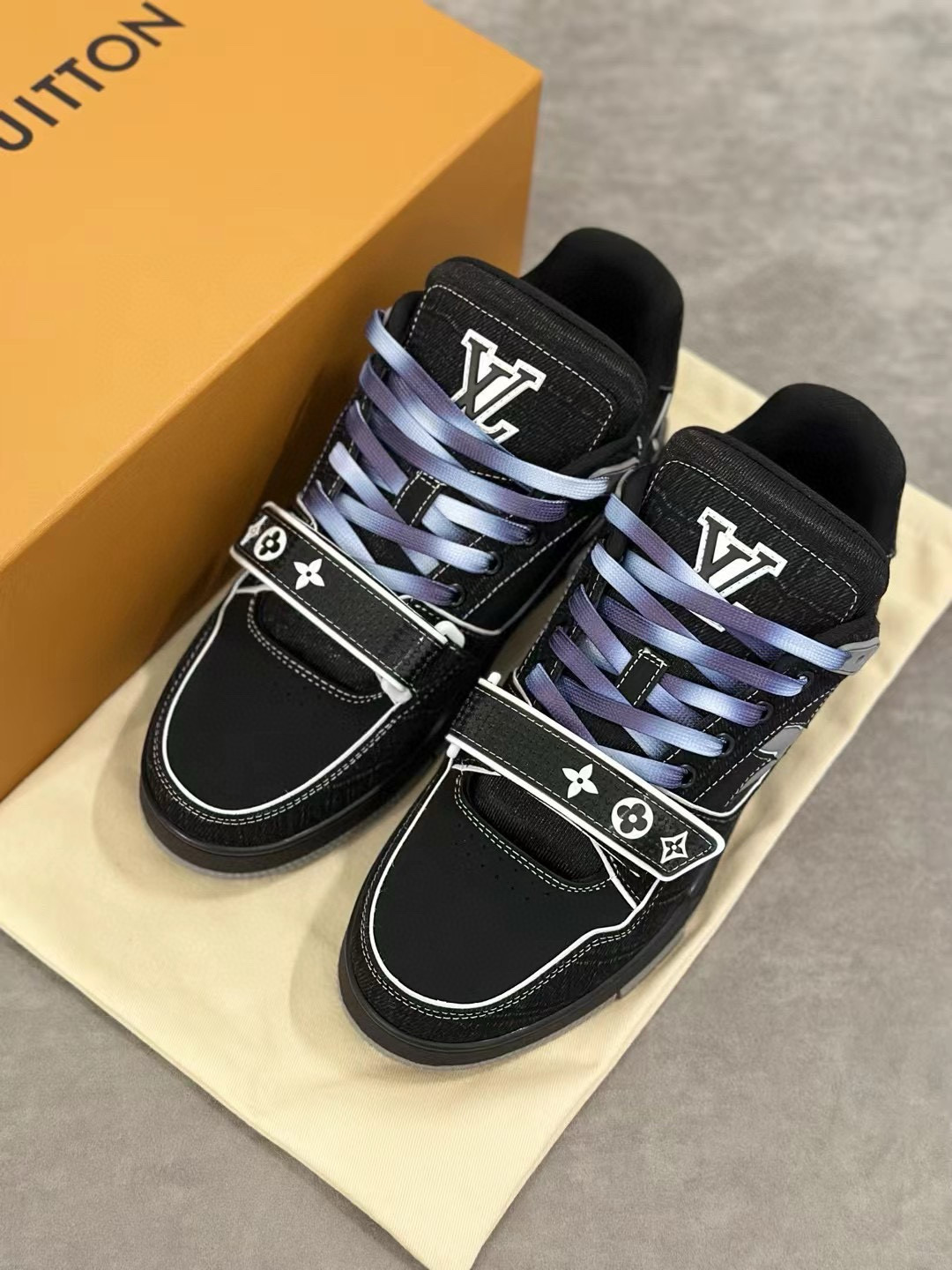 Louis Vuitton Sneaker – LSVT1495