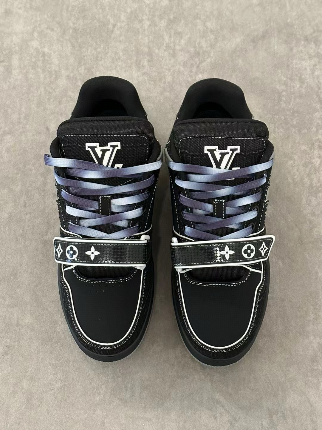 Louis Vuitton Sneaker – LSVT1495