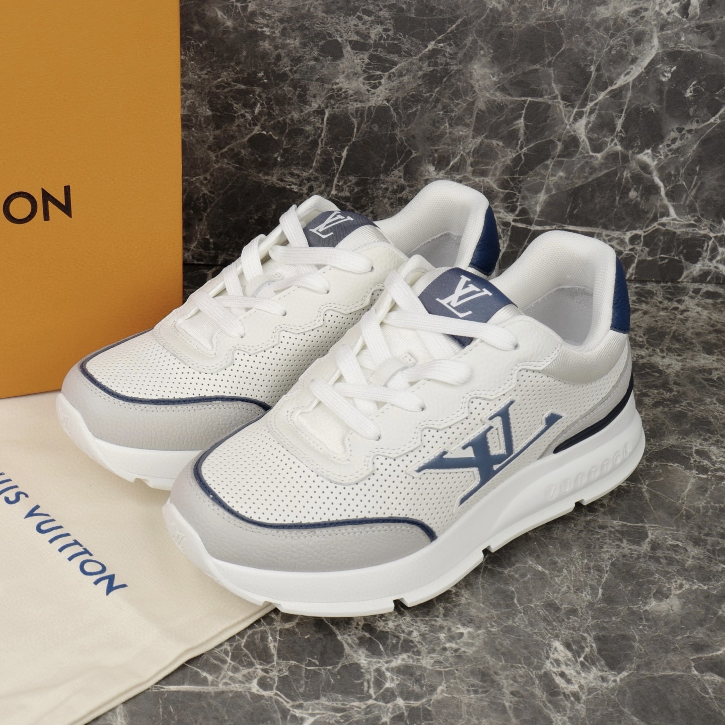 Louis Vuitton Sneaker – LSVT1492