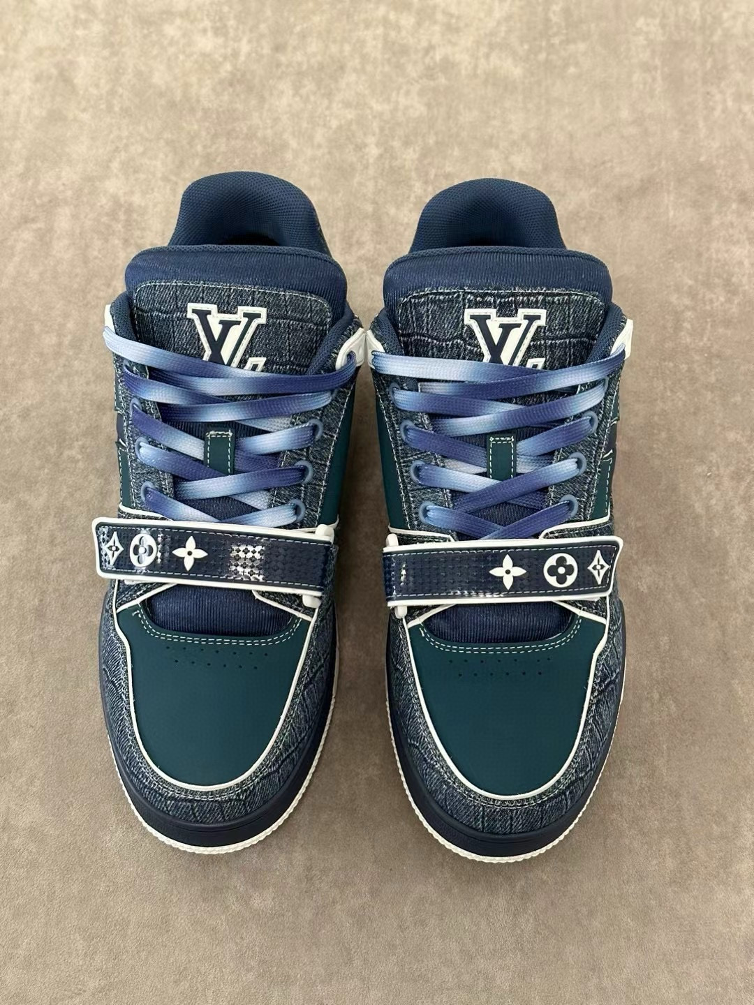 Louis Vuitton Sneaker – LSVT1494