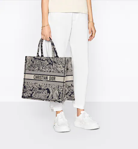 LARGE DIOR BOOK TOTE Blue Toile de Jouy Reverse Embroidery (42 x 35 x 18.5 cm)