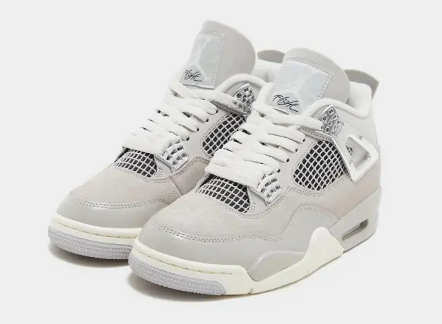 Air Jordan 4 Frozen Moments  AQ9129-001