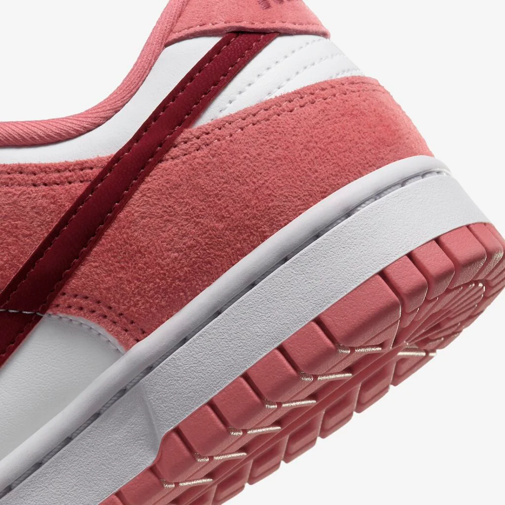 Nike Dunk Low WMNS Valentine's Day
