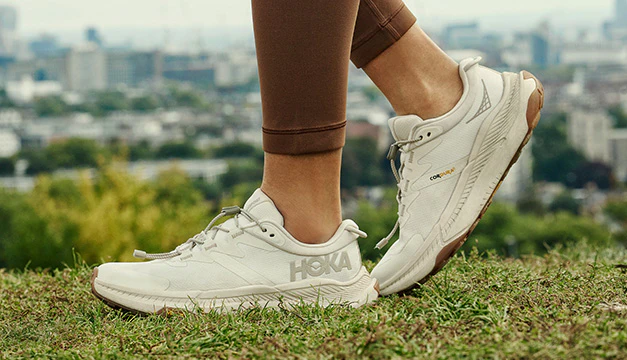 WOMEN'S HOKA TRANSPORT | EGGNOG / EGGNOG