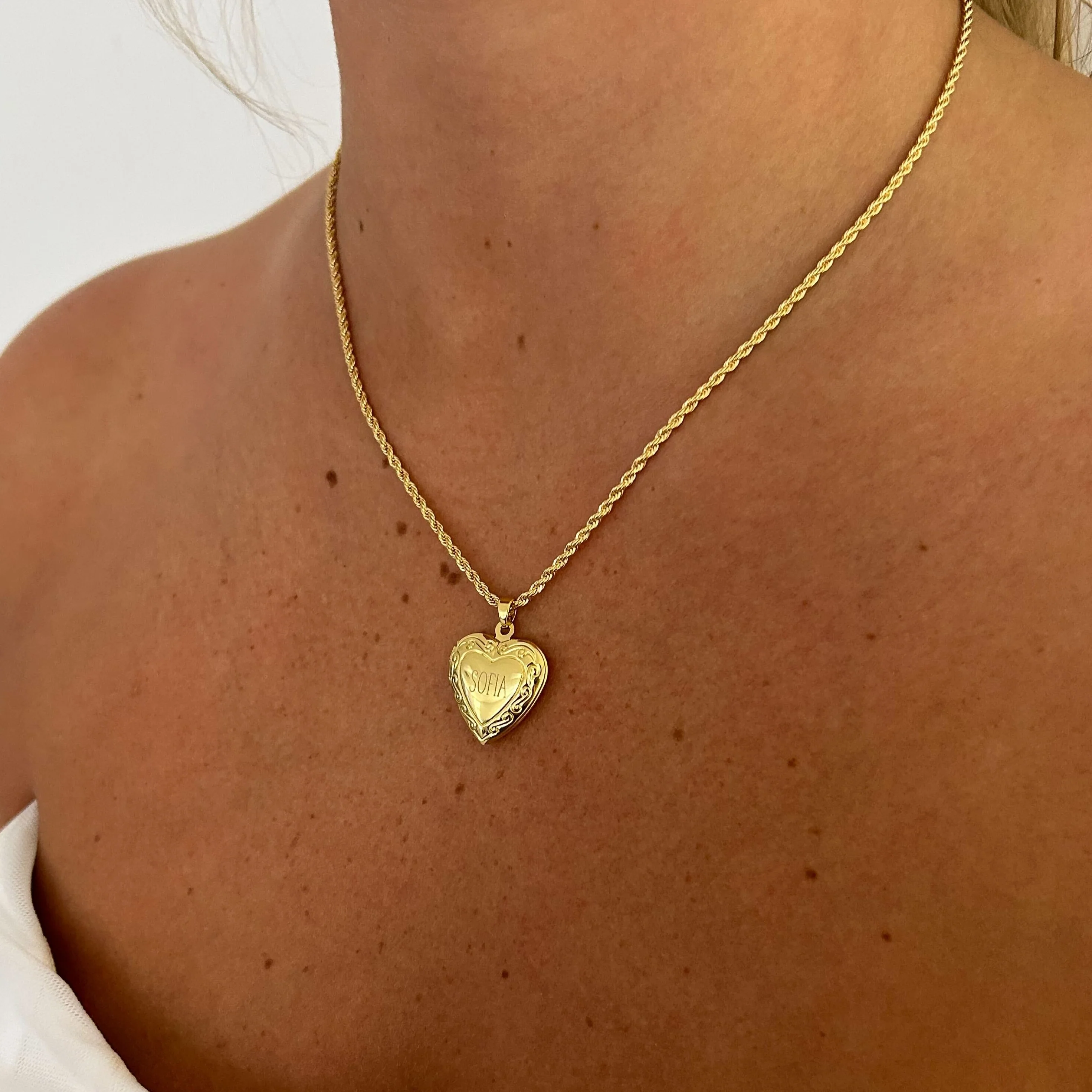 Gold Engraved Detailed Locket Necklace