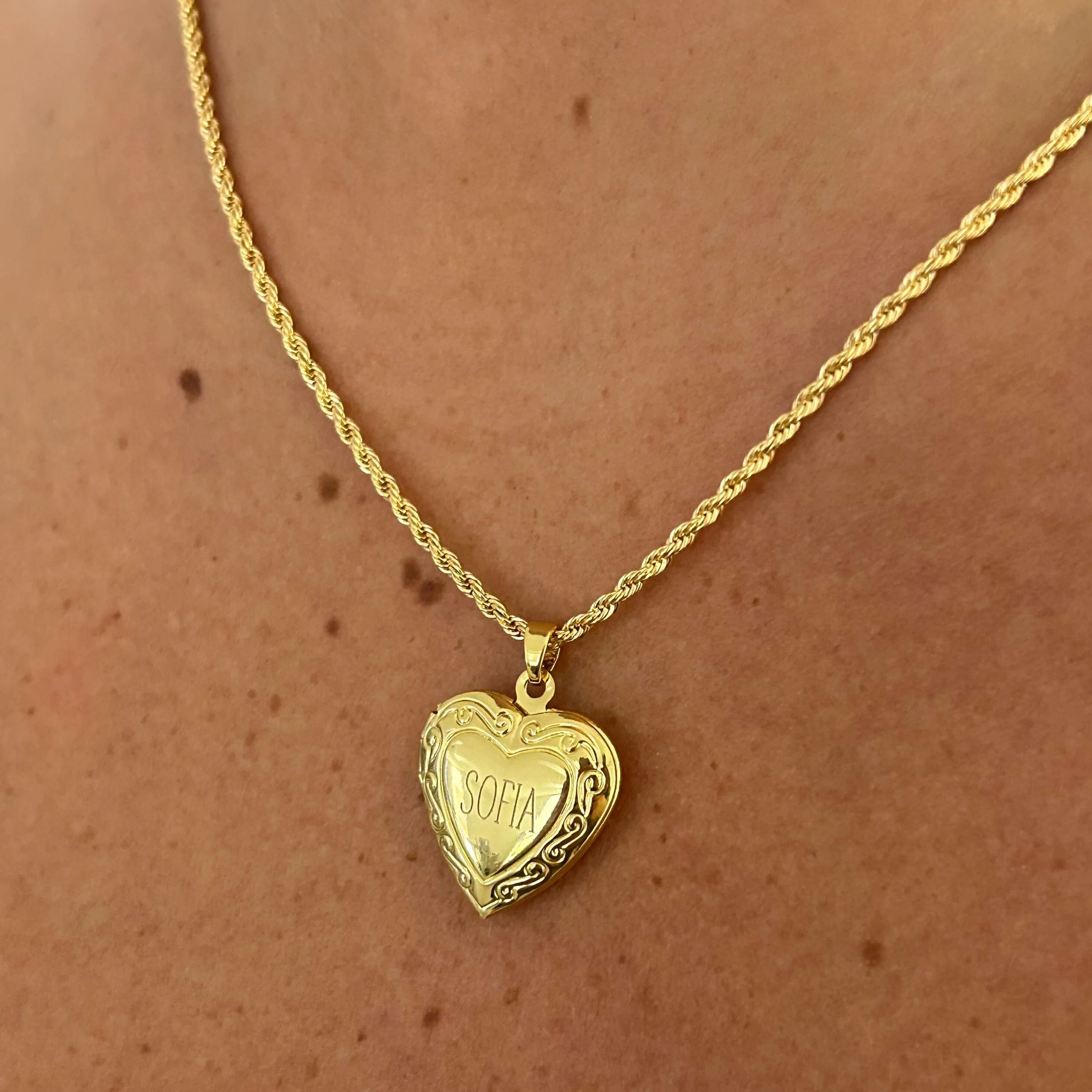 Gold Engraved Detailed Locket Necklace