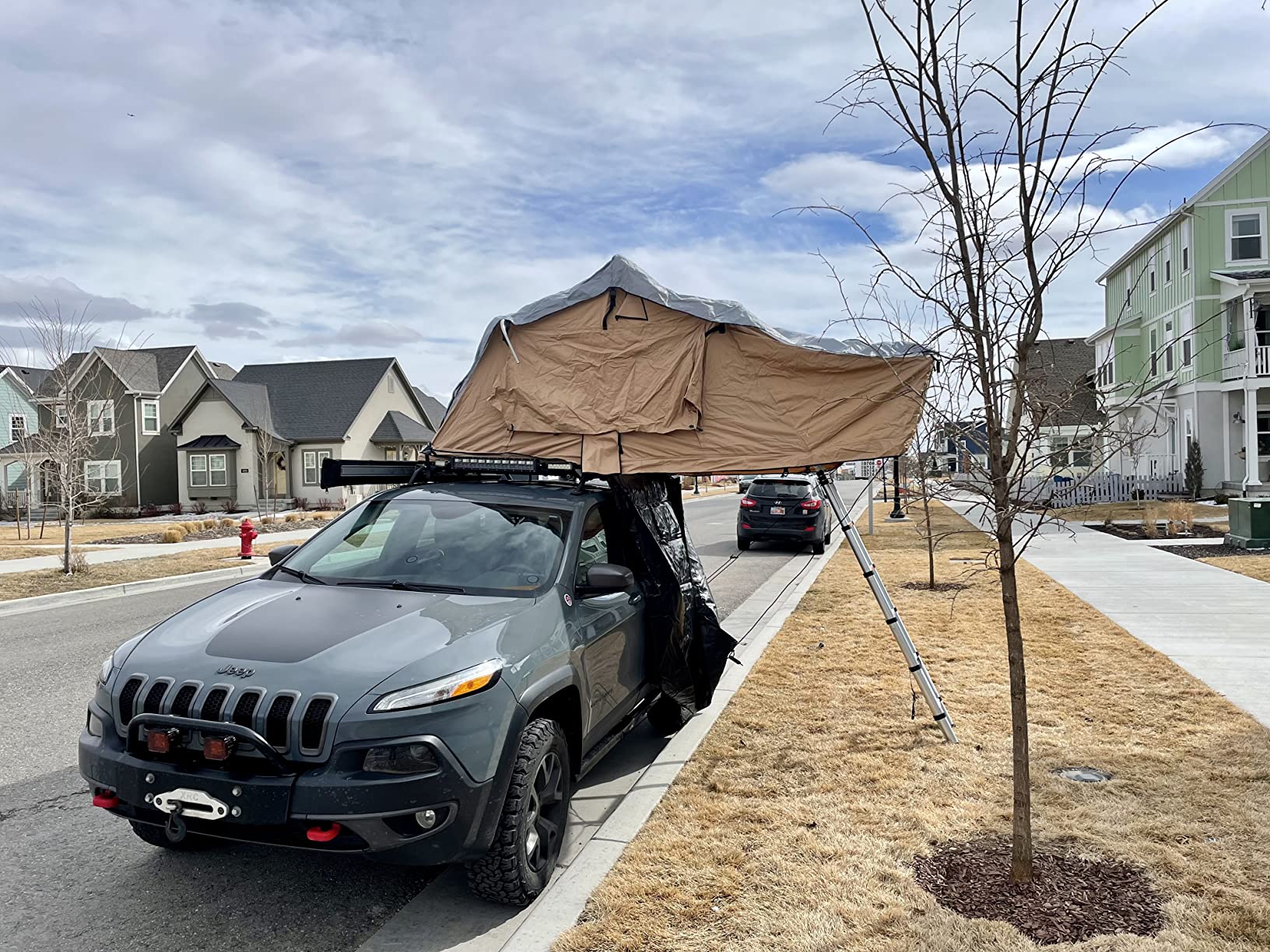 【Sports&Outdoors】2-3 Person Sunroof Rooftop Tent with Skyline Rainfly and Ladder