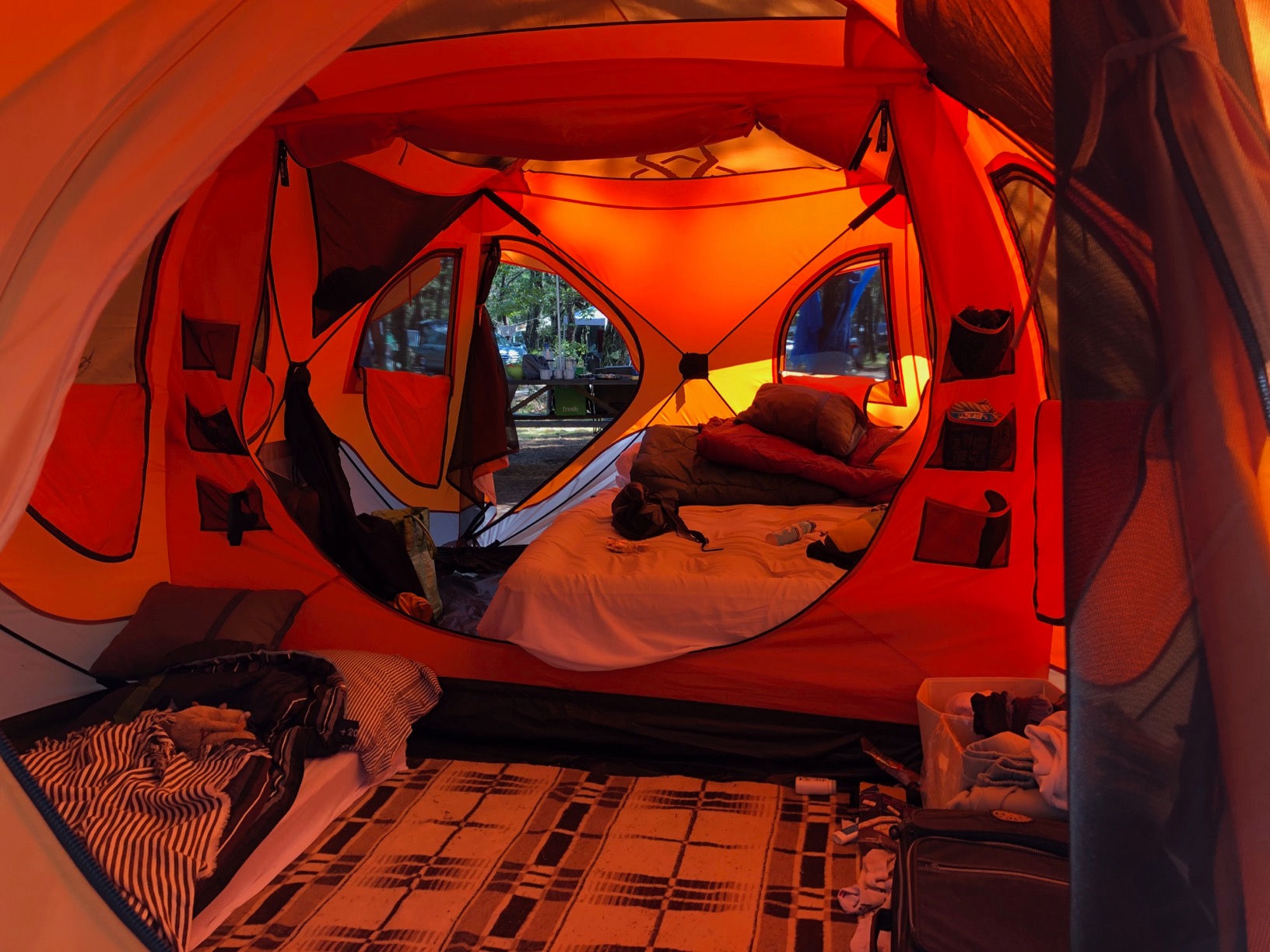 【Sports&Outdoors】T8 Hub Tent, Easy 90 Second Set-Up, Waterproof, UV Resistant, Removable Floor, 8-Person