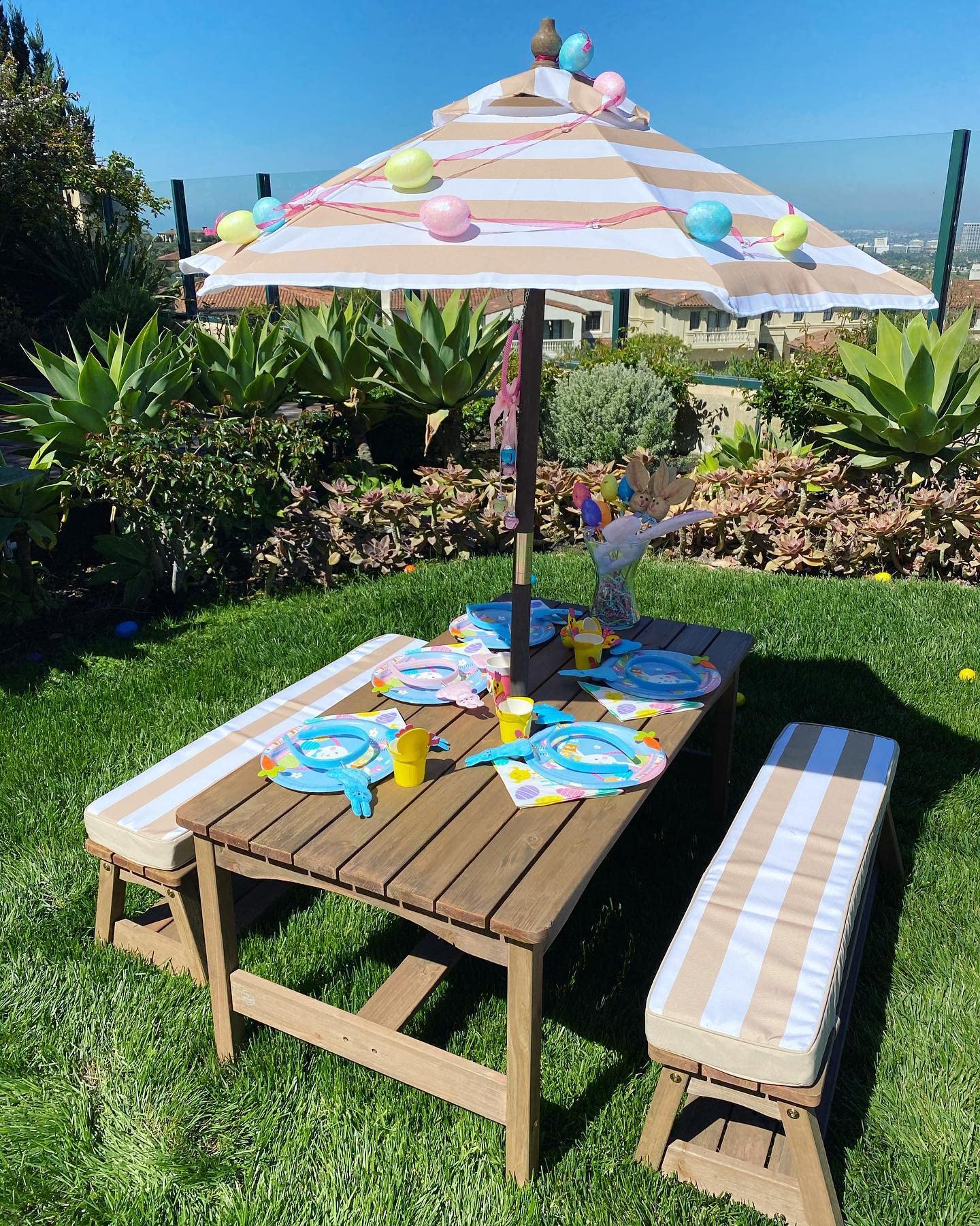 【Furniture】Outdoor Wooden Table & Bench Set with Cushions and Umbrella, Kids Backyard Furniture