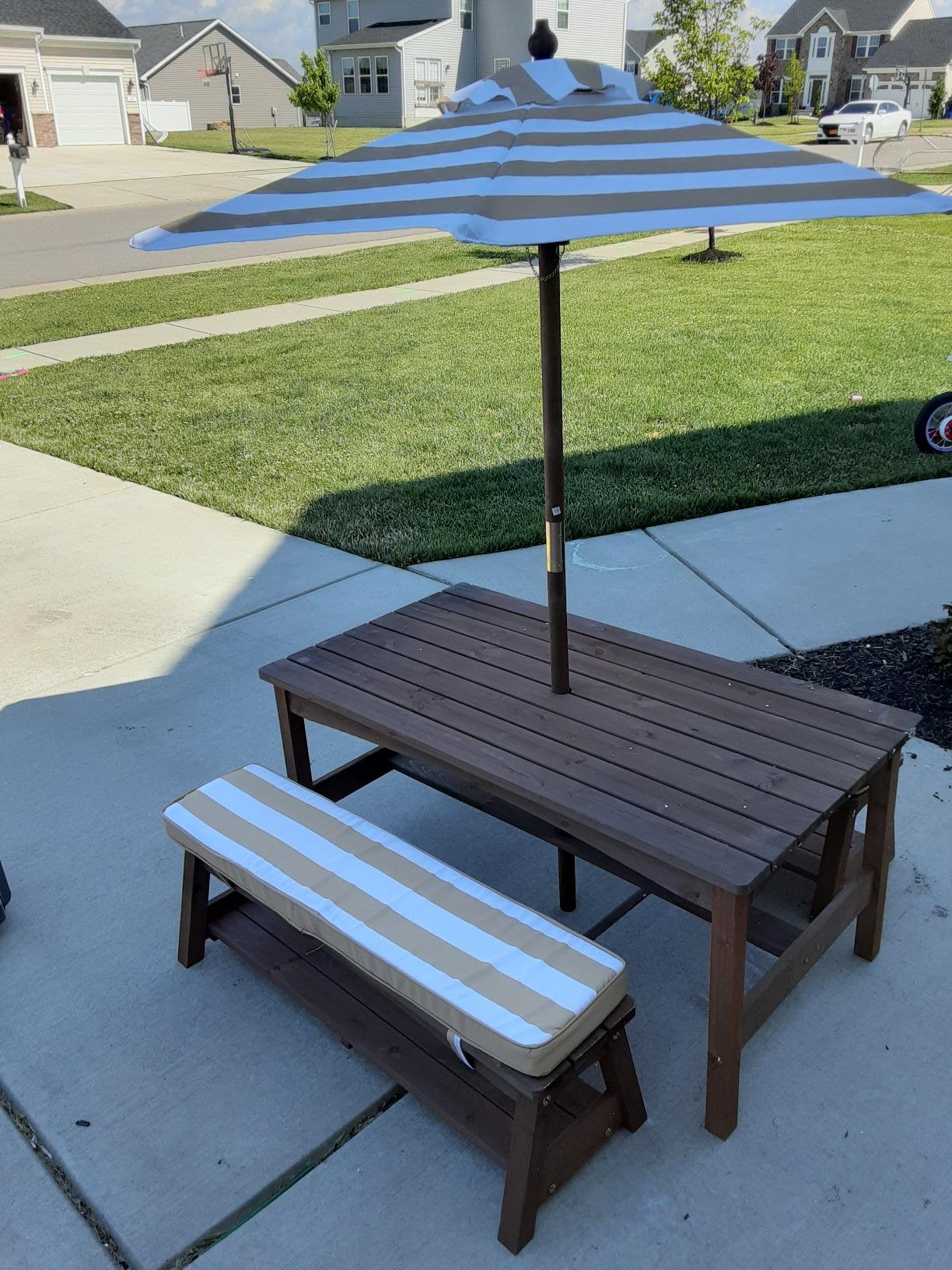 【Furniture】Outdoor Wooden Table & Bench Set with Cushions and Umbrella, Kids Backyard Furniture
