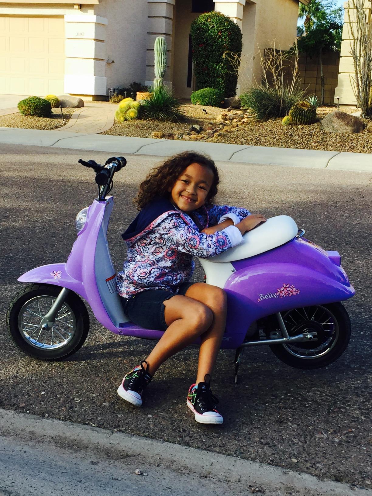 【Sports&Outdoors】Miniature Euro 24V Electric Kids Ride On Retro Scooter, Speeds up to 15 MPH with 10 Mile Range