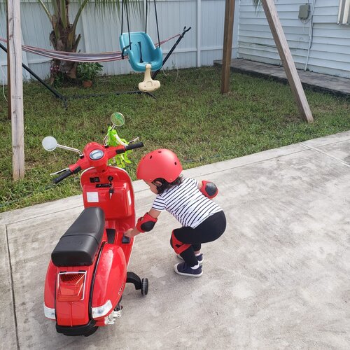 【Baby&Kids】Kids Ride on Vespa Scooter Motorcycle