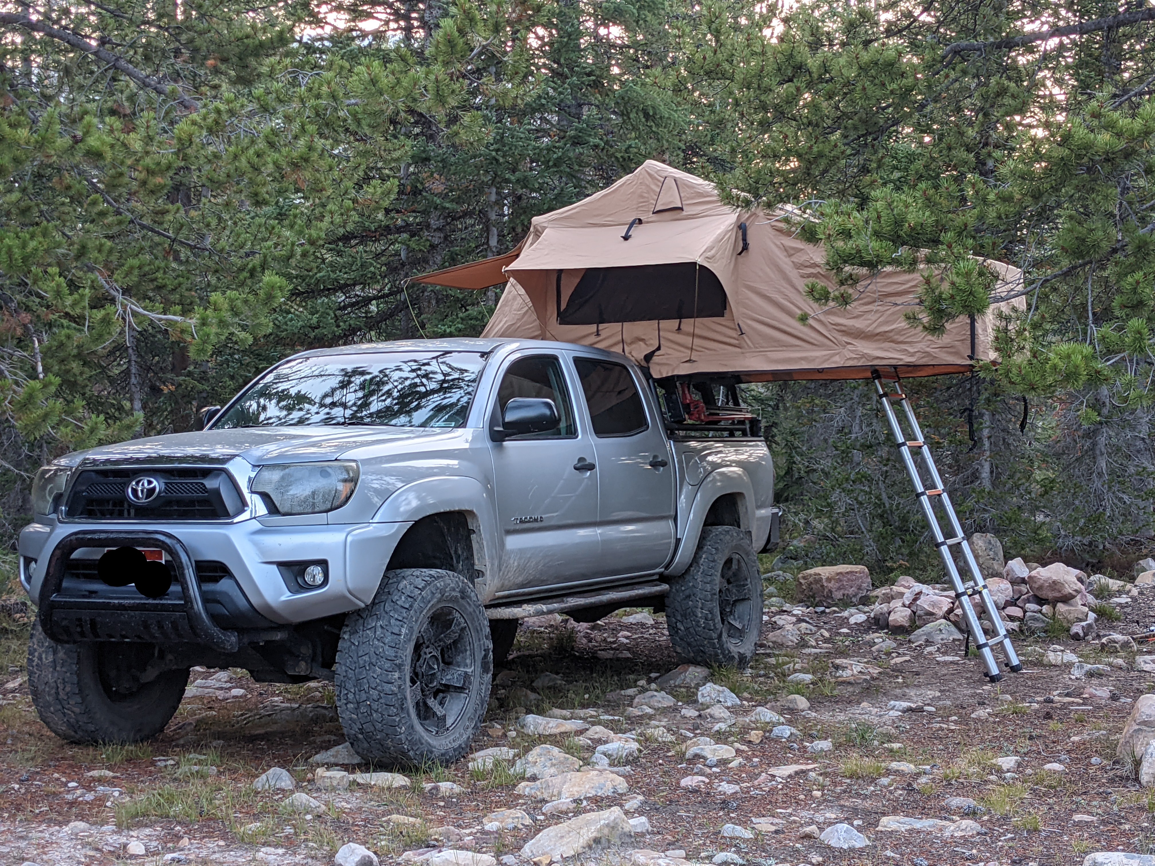 【Sports&Outdoors】2-3 Person Sunroof Rooftop Tent with Skyline Rainfly and Ladder