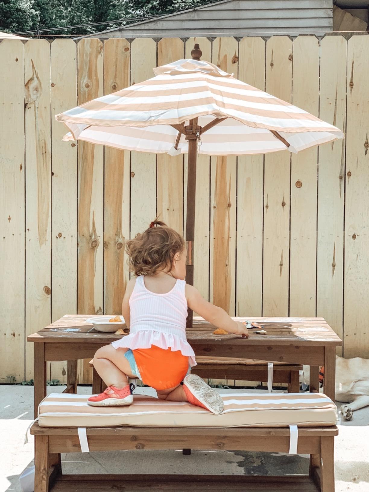 【Furniture】Outdoor Wooden Table & Bench Set with Cushions and Umbrella, Kids Backyard Furniture