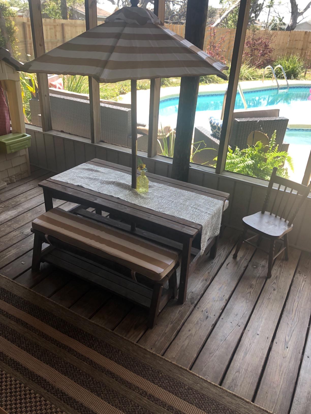 【Furniture】Outdoor Wooden Table & Bench Set with Cushions and Umbrella, Kids Backyard Furniture