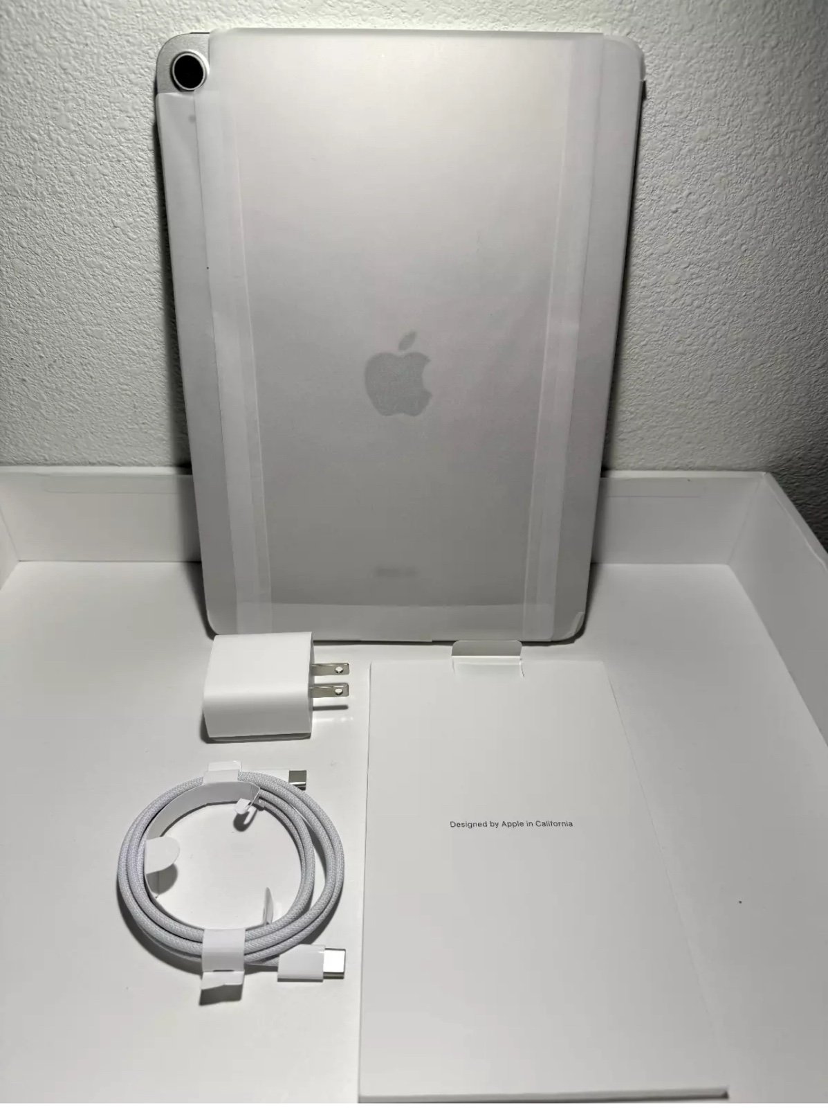  Apple iPad Air 5th Gen 256GB - Wi-Fi - Starlight 9Z81