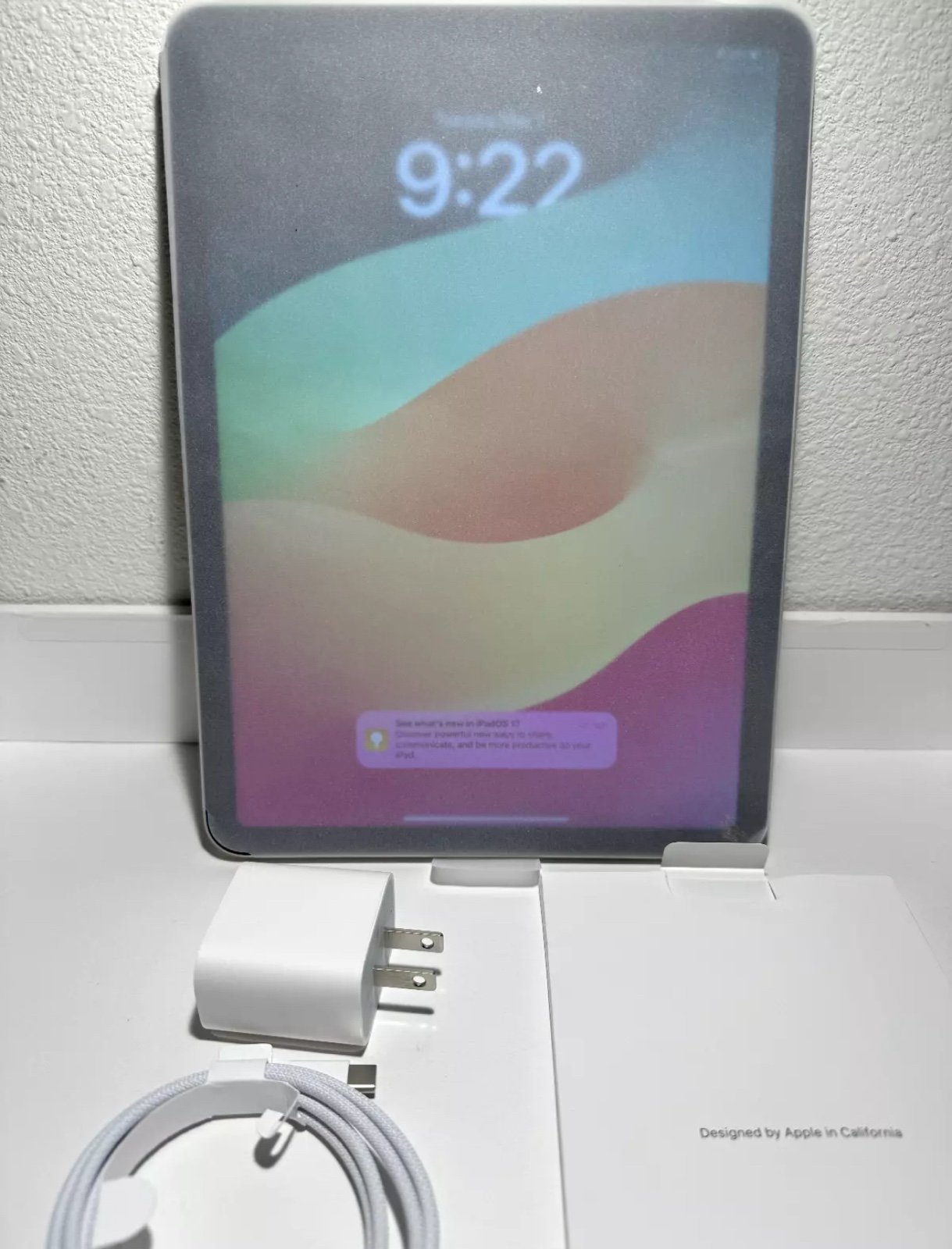  Apple iPad Air 5th Gen 256GB - Wi-Fi - Starlight 9Z81