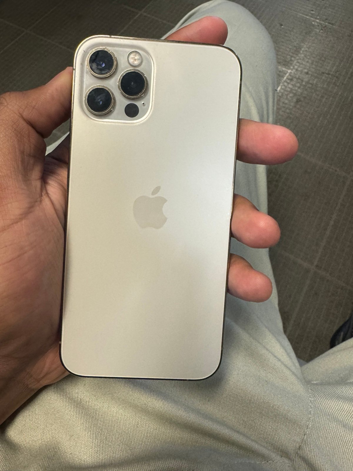 iphone 12 pro 1E23
