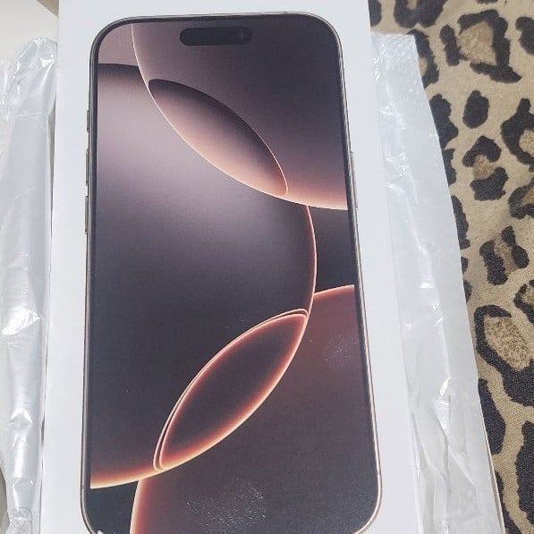 Iphone 16 pro tmobile) locked 128 gb 3S25