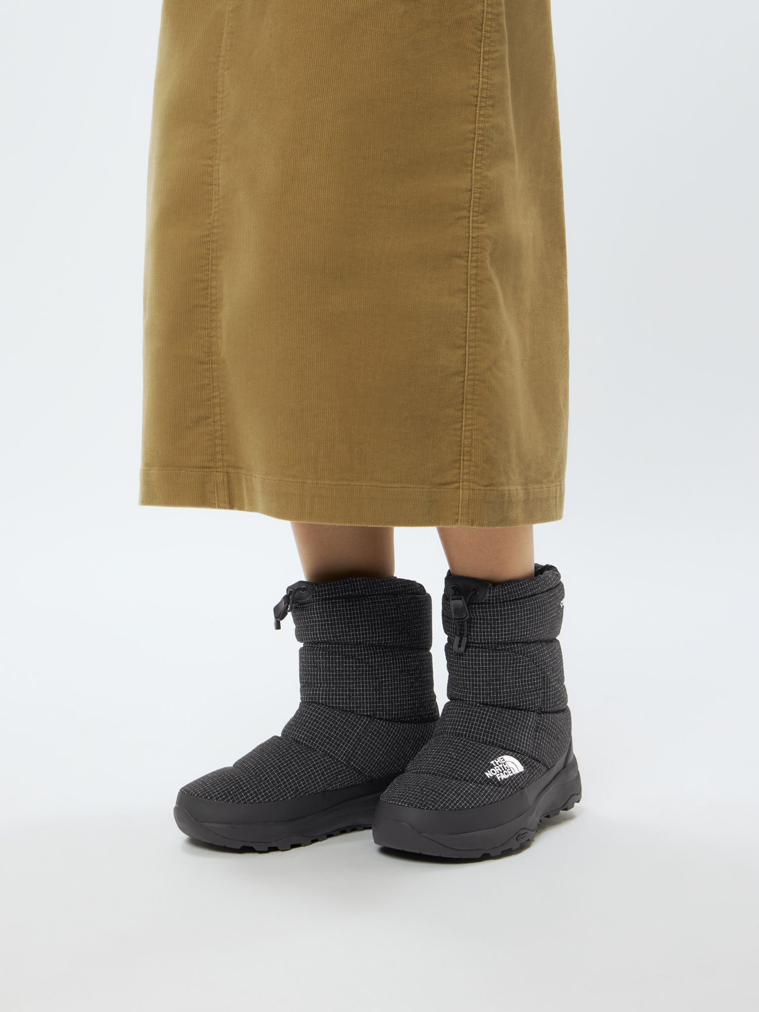 ヌプシ ブーティ ウォータープルーフ VII ダイニーマ（ユニセックス）