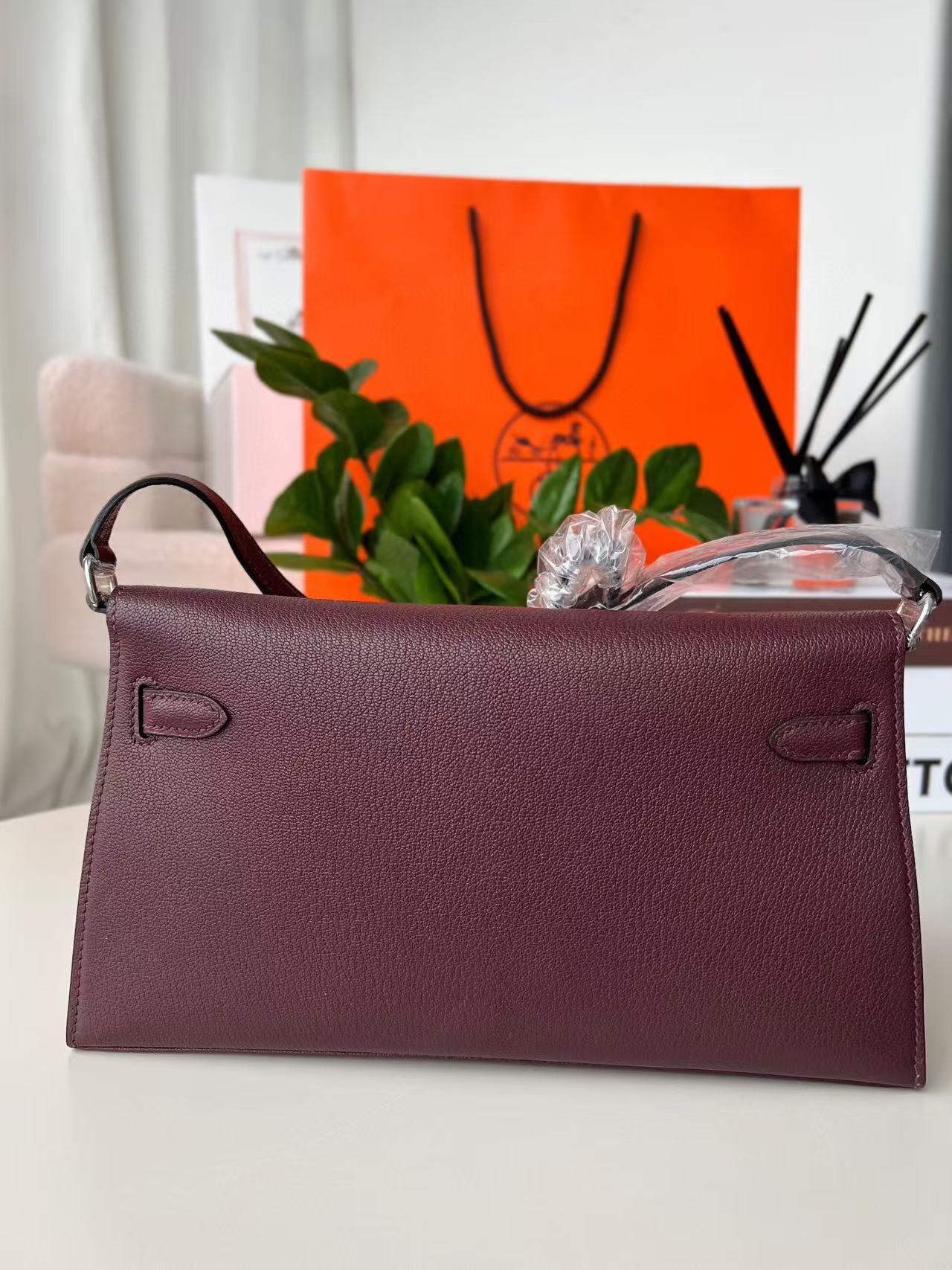 Kelly Elan Custom-made