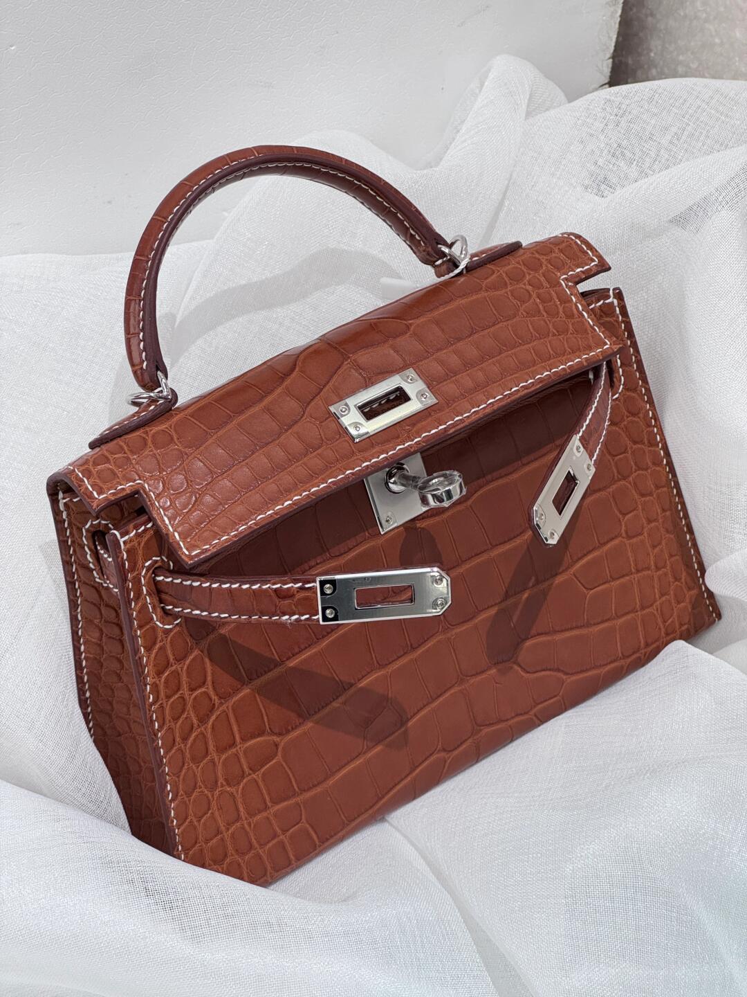 Minikelly II Saddle Alligator