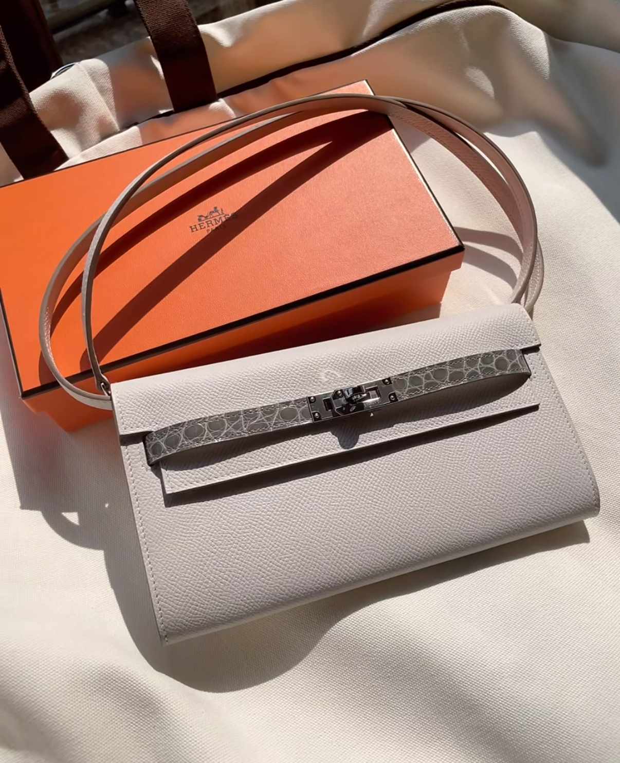 Kelly cut shiny crocodile leather