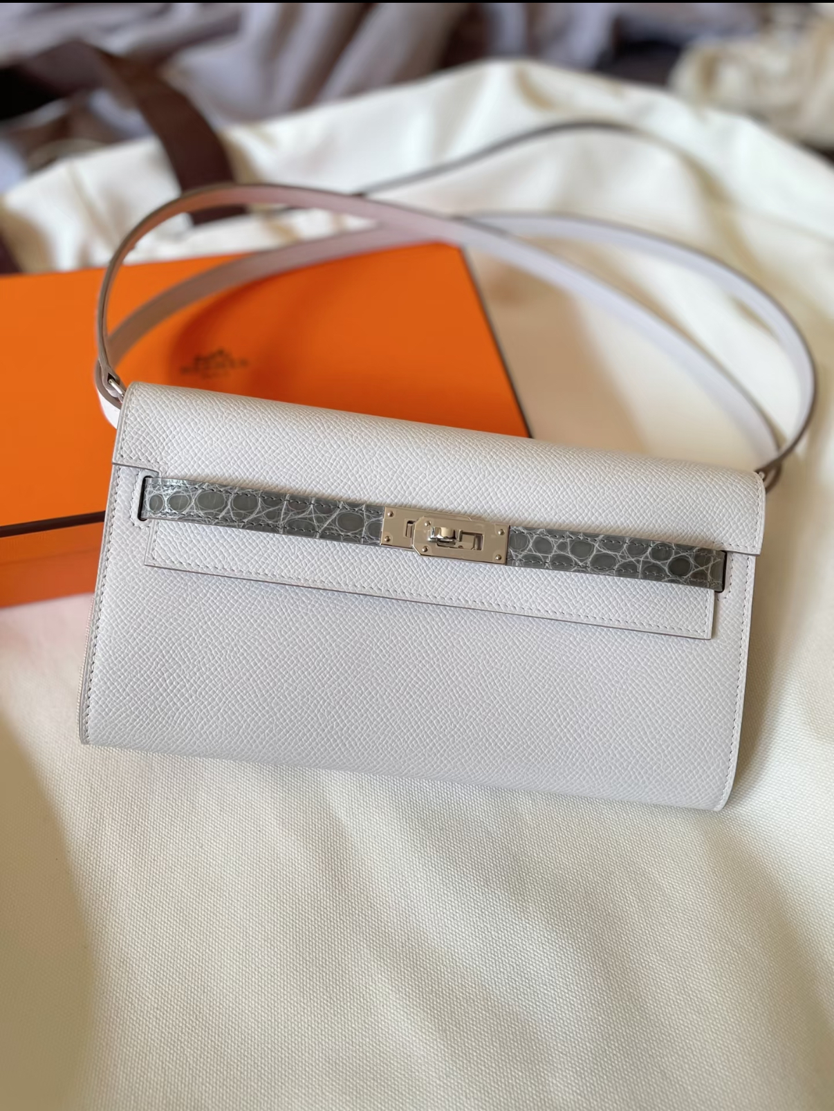 Kelly cut shiny crocodile leather