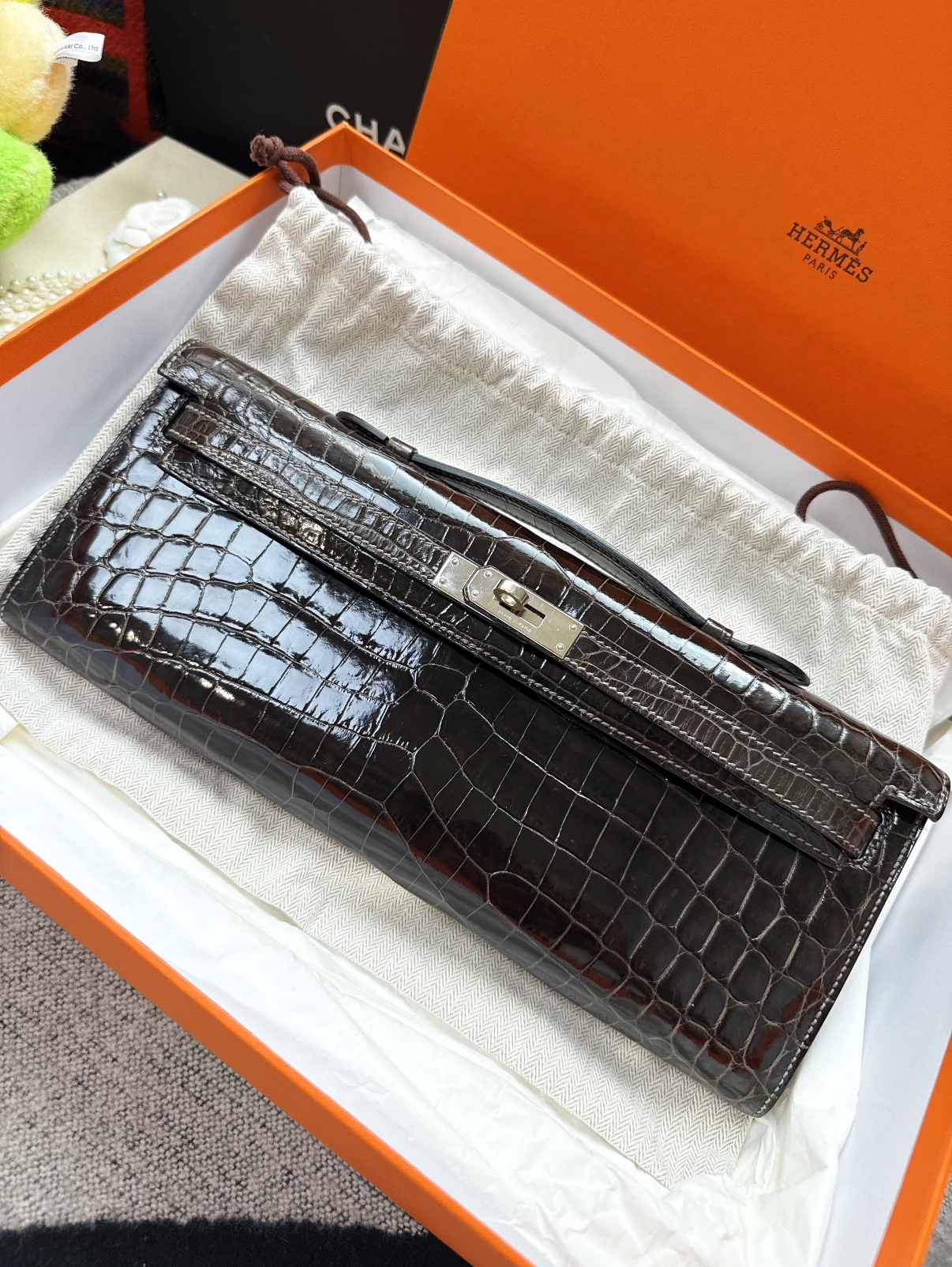 Kelly cut shiny crocodile leather