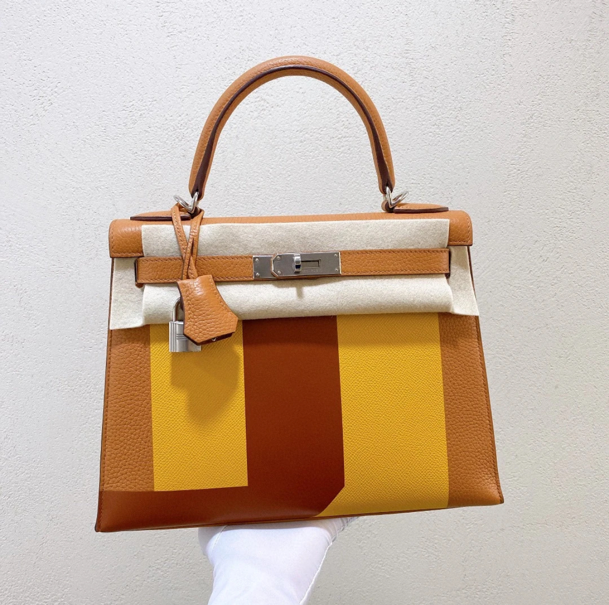 Kelly 28-32 Letter Bag 