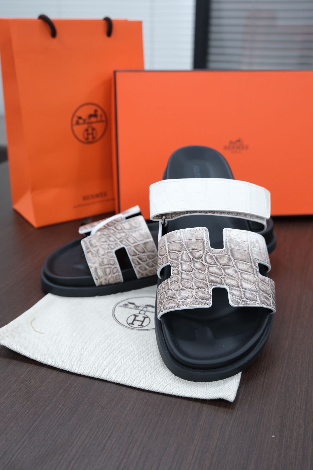 Himalayan slippers, size 44, limited-time special offer, in stock.