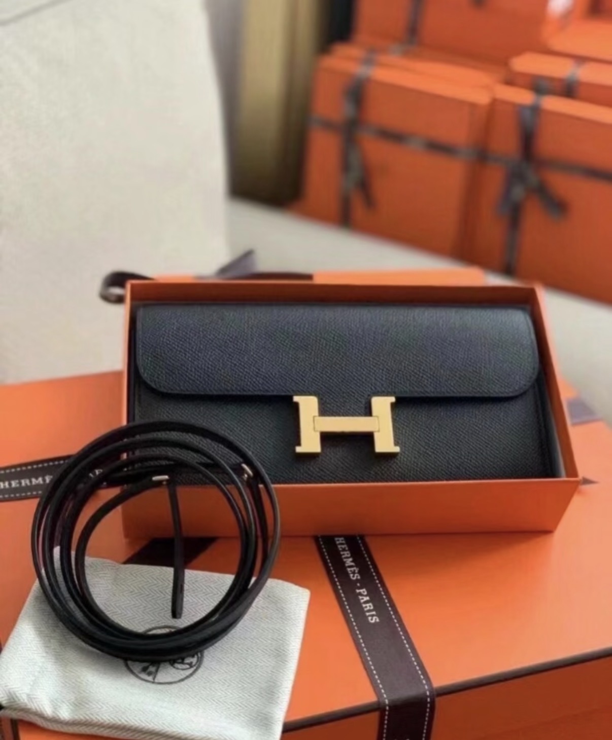 Conestance to go Black Custom