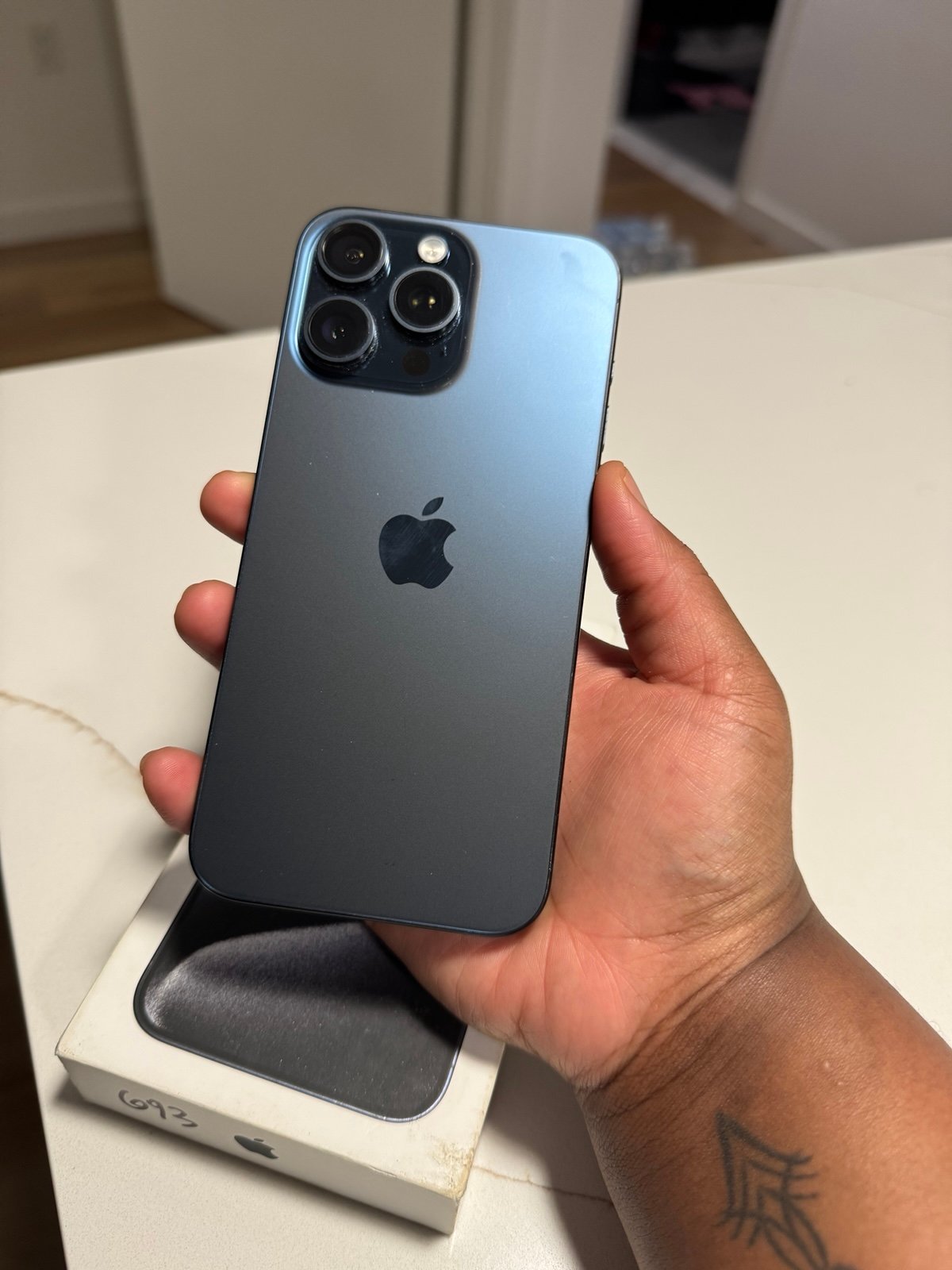 iPhone 15 PRO MAX 256G UNLOCKED 3E93