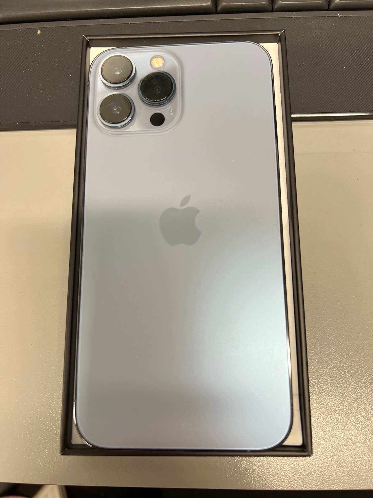 Apple iPhone 13 Pro Max 128 GB in Sierra Blue 9C59