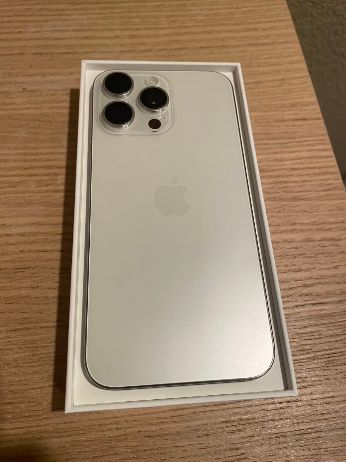 iPhone 15 Pro Max white titanium 256 GB 1X92